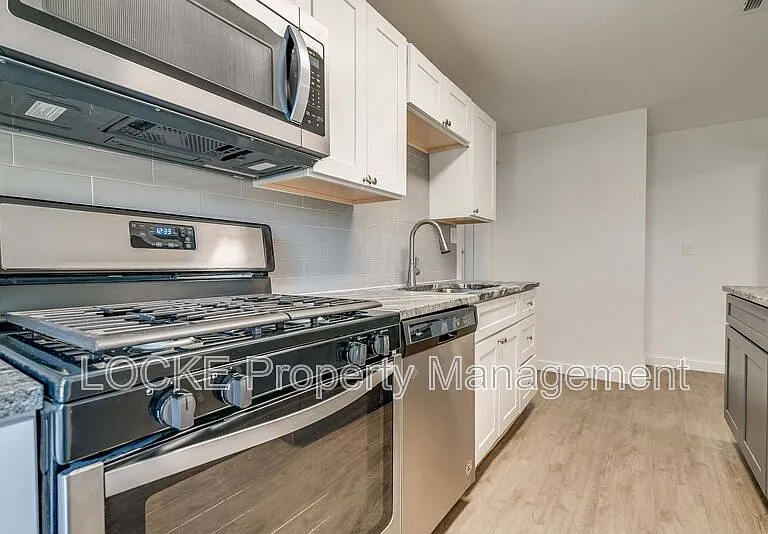 311 Byron St — Photo 5