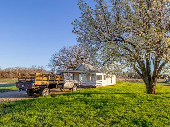 1300 Rodgers Rd, Sunset, TX 76270