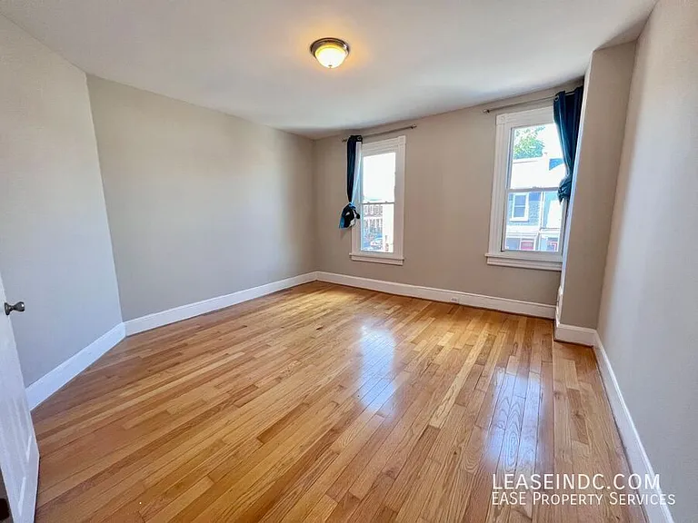 342 Elm St NW — Photo 15
