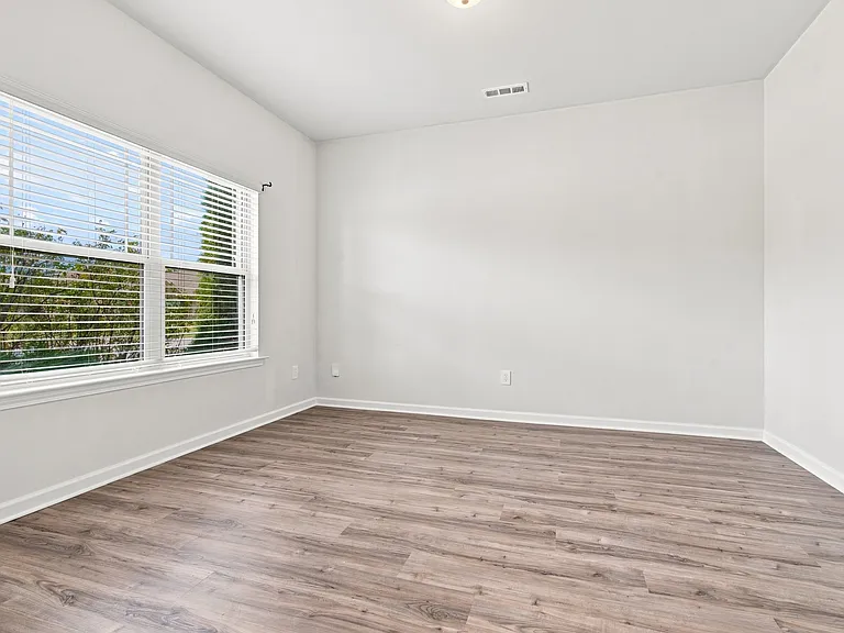 120 Sherwin Ave — Photo 9
