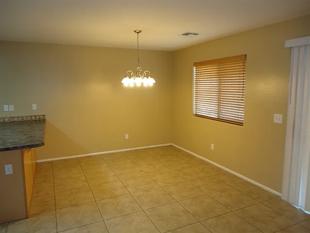 386 E Daniella Dr — Photo 3