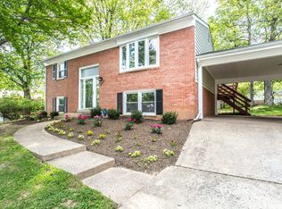 13703 McGill Dr, Chantilly, VA 20151