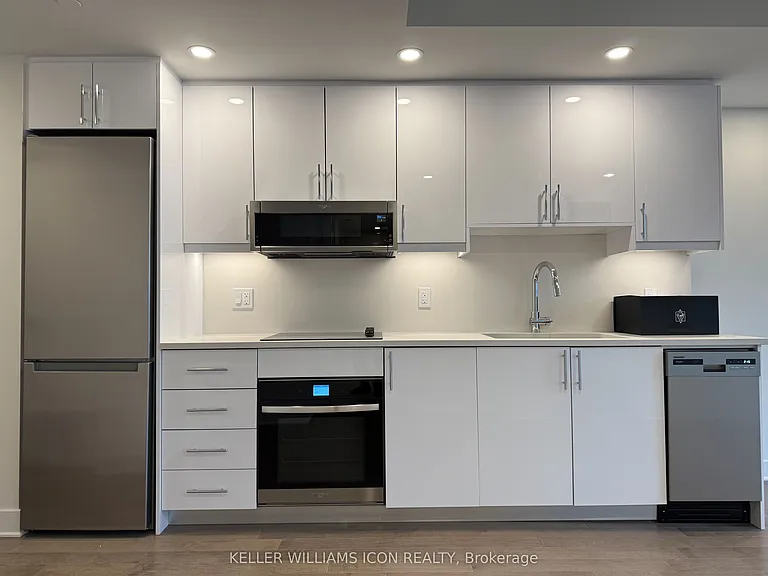 180 George St #2109 — Photo 4