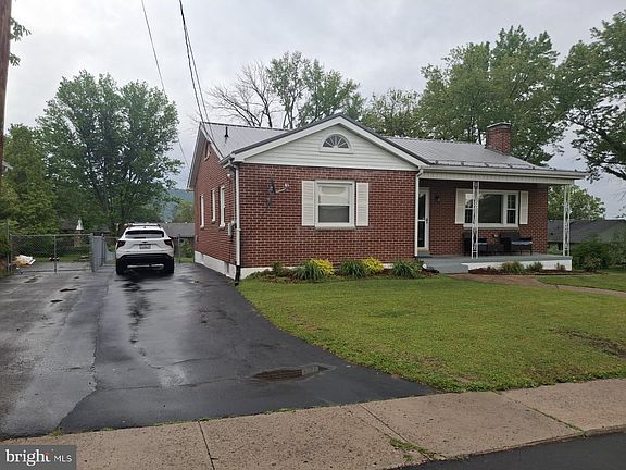 2nd image of 40 Memorial Ave