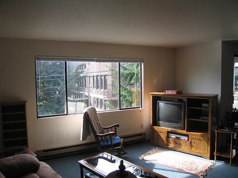 1422 NW 59th St #5 — Photo 2