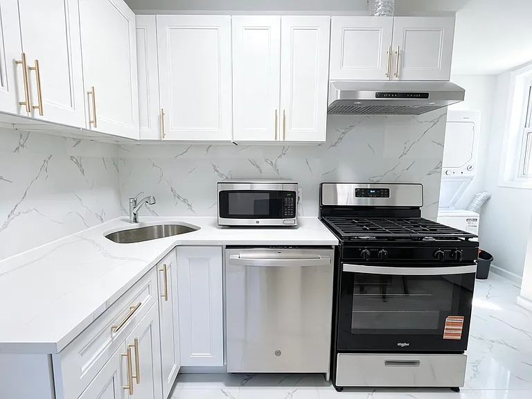 110 Grant Ave #1 — Photo 4