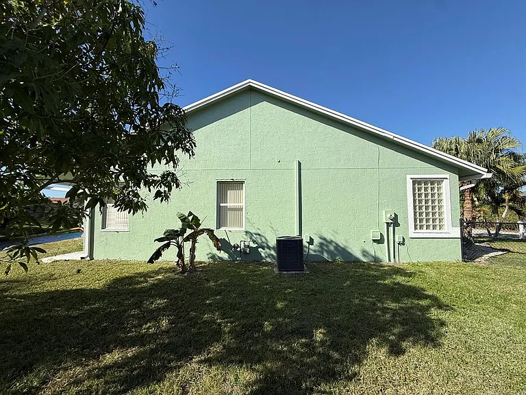 1168 Hatteras Cir — Photo 3