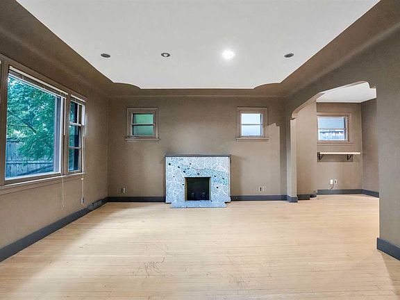 5th image of 2131 E 16a St SW