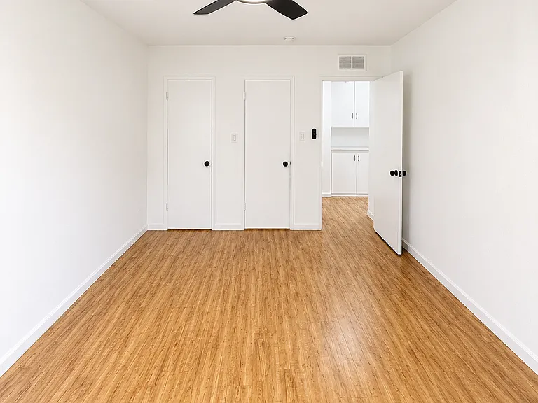 1037 N Genesee Ave #9 — Photo 13