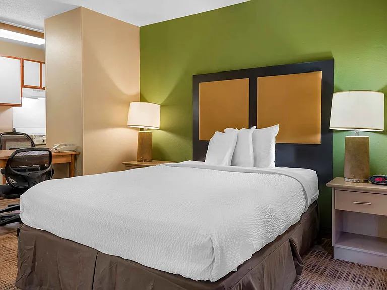 Studio Suite - 1 Queen Bed