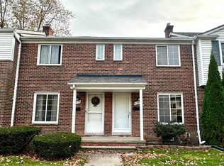 23312 Edsel Ford Ct, Saint Clair Shores, MI