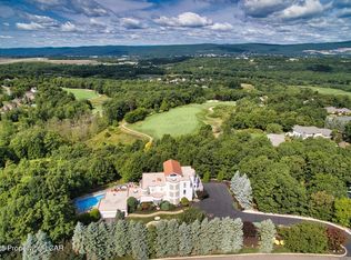 110 Glenmaura Dr, Moosic, PA 18507