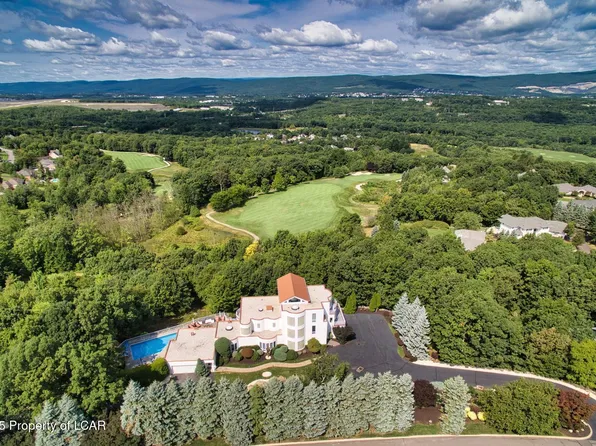 110 Glenmaura Dr, Moosic, PA 18507