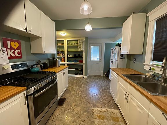 4th image of 3012 Charlotte St