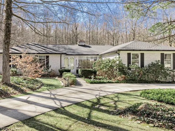 14988 Surrey Downs Dr, Novelty, OH 44072