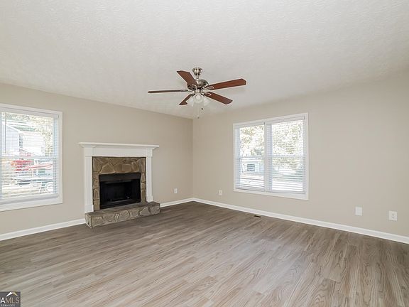 2nd image of 17 Oak Landing Dr
