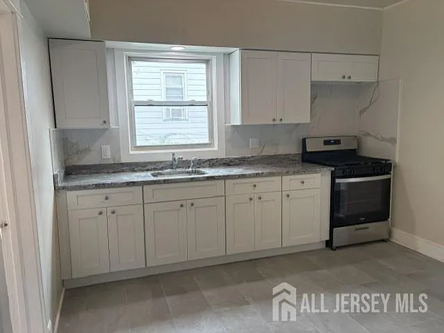 331 Somerset St — Photo 8