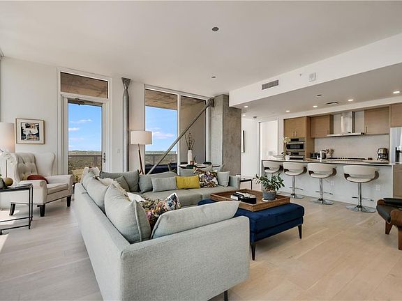4th image of 301 West Ave #1806