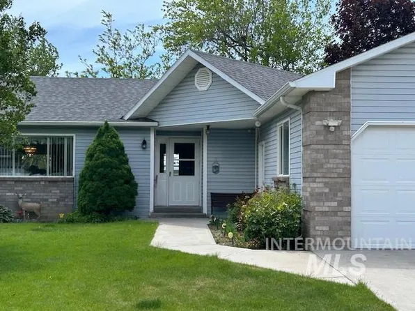 633 Pine St, Gooding, ID 83330