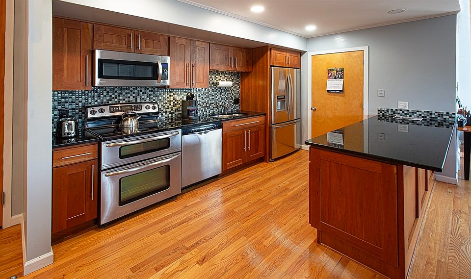 1st image of 351 Pleasant St APT 11