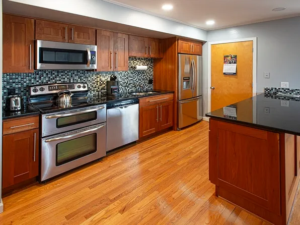 351 Pleasant St APT 11, Northampton, MA 01060