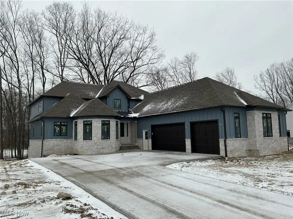 830 Club Dr W, Aurora, OH 44202