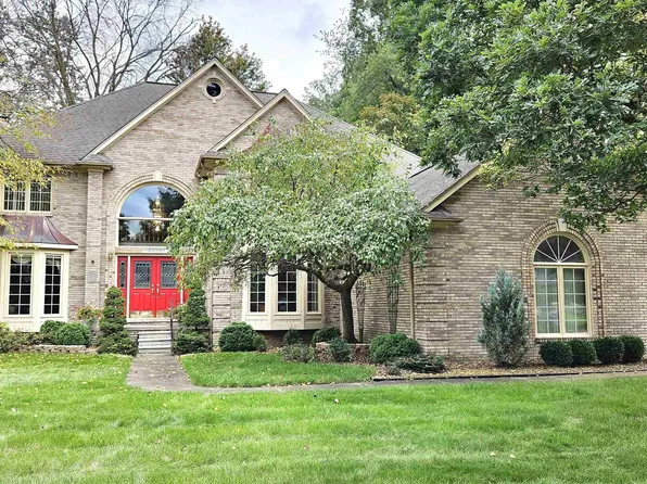 52380 Royal Forest Dr, Shelby Township, MI 48315