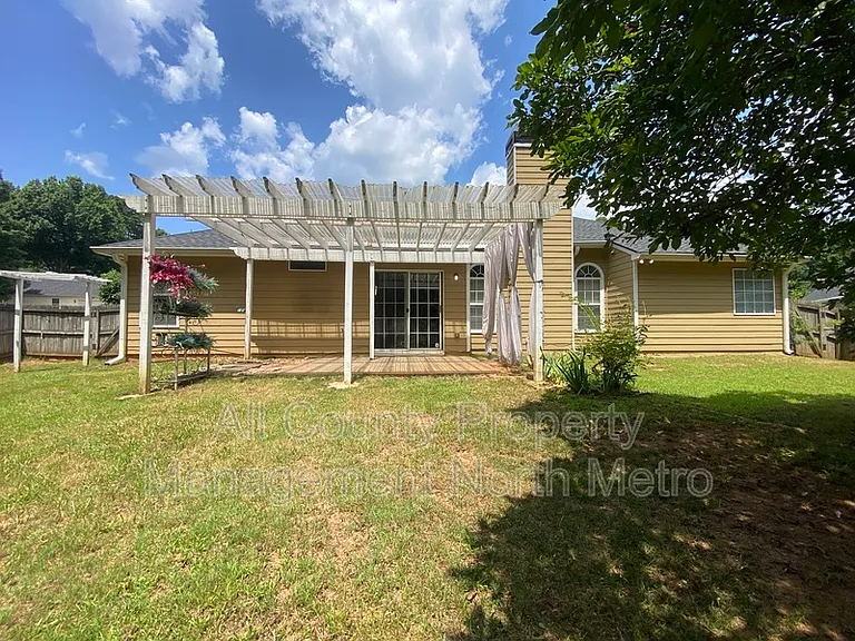 452 Antler Ln — Photo 3