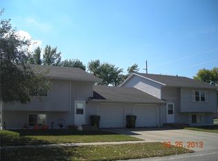1006 Castlewood Dr, Brookings, SD 57006