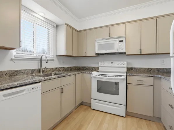 68 Scenic Vw, Yorktown Heights, NY