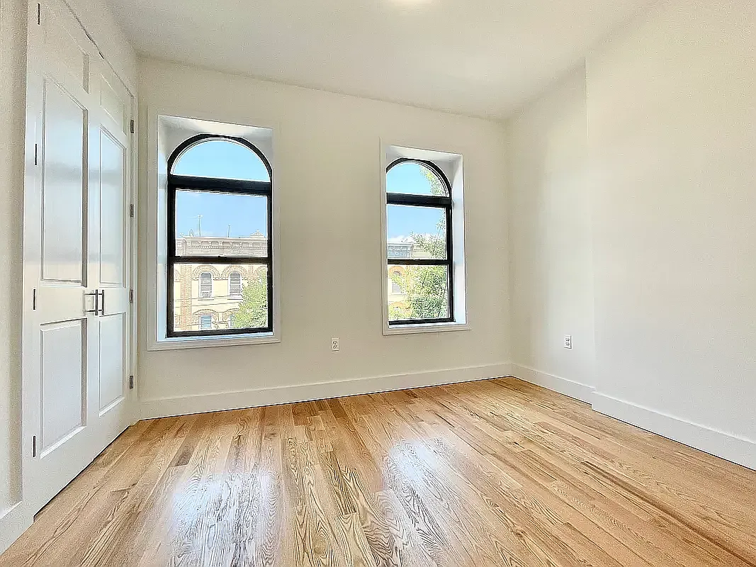 1862 Cornelia Street — Photo 2