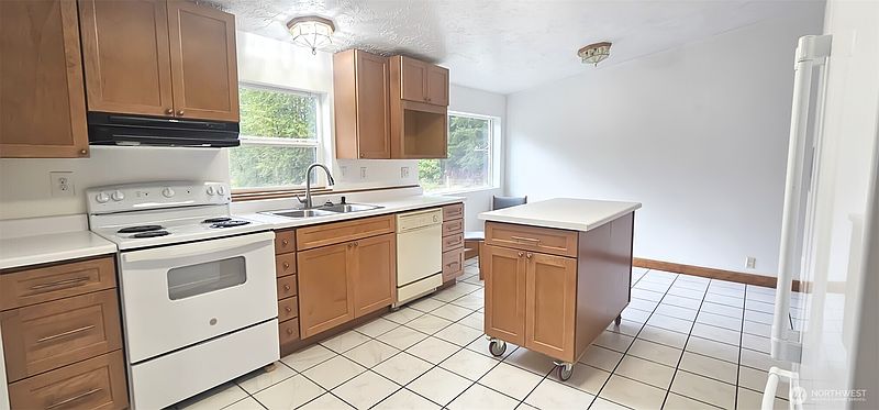 5th image of 113 Skinner Road