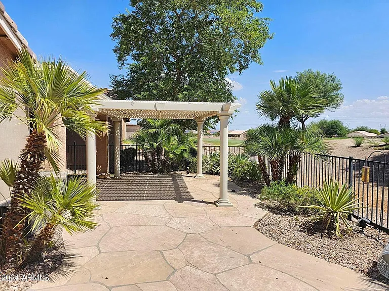23143 W Lasso Ln — Photo 4