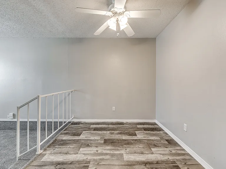 Fairfax Apartments — Photo 10