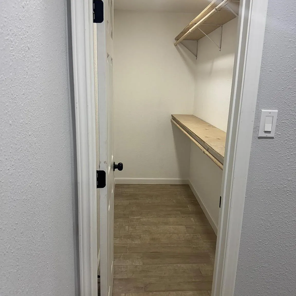 2 bed, 1.0 bath, 850 sqft, $1,275 — Photo 2