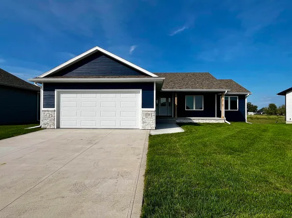 1309 Country Club Dr, Elk Point, SD 57025