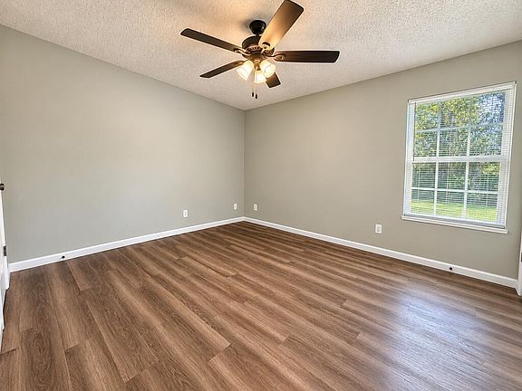 5th image of 324 Pinecrest Dr