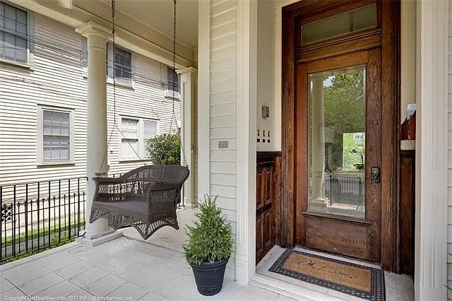 Building Photo - 5213 Prytania St