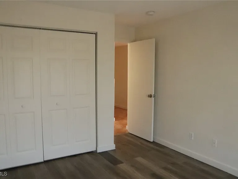 320 Harry Ave S — Photo 17