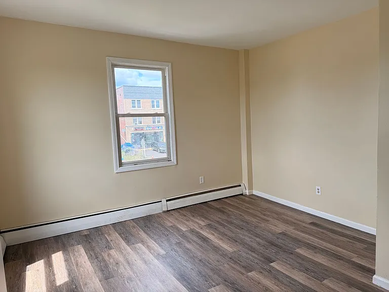 476 Wethersfield Ave — Photo 10