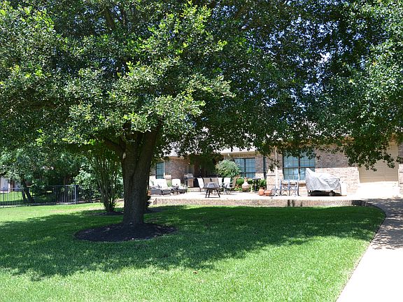 4th image of 906 Winged Foot Dr