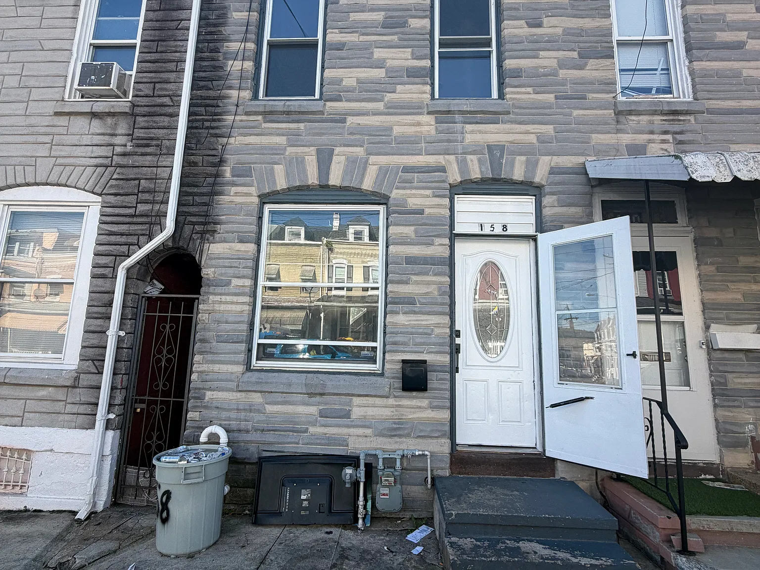 3 bed, 1.5 bath, 1051 sqft, $1,525 — Photo 2
