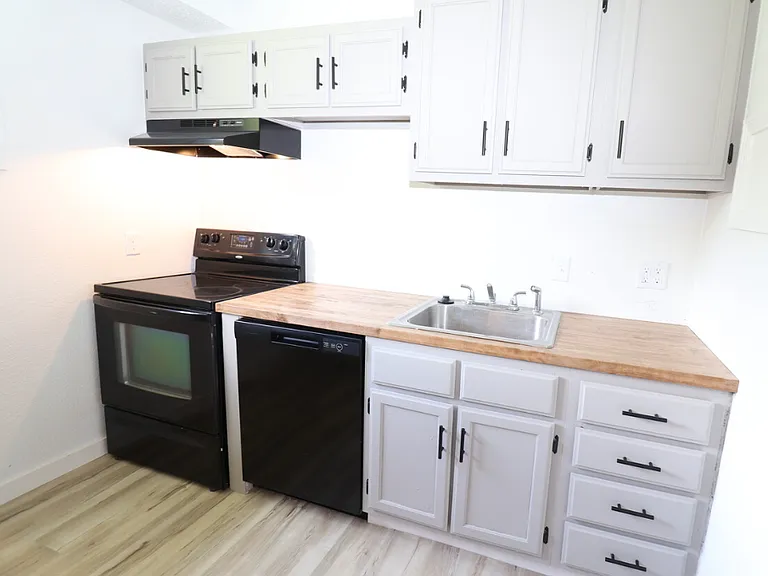 21 Larue St #10 — Photo 5