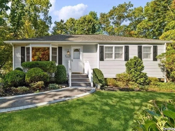 30 Jackson Avenue, Sound Beach, NY 11789