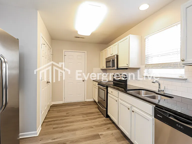 3217 Reid Brook Ln — Photo 6