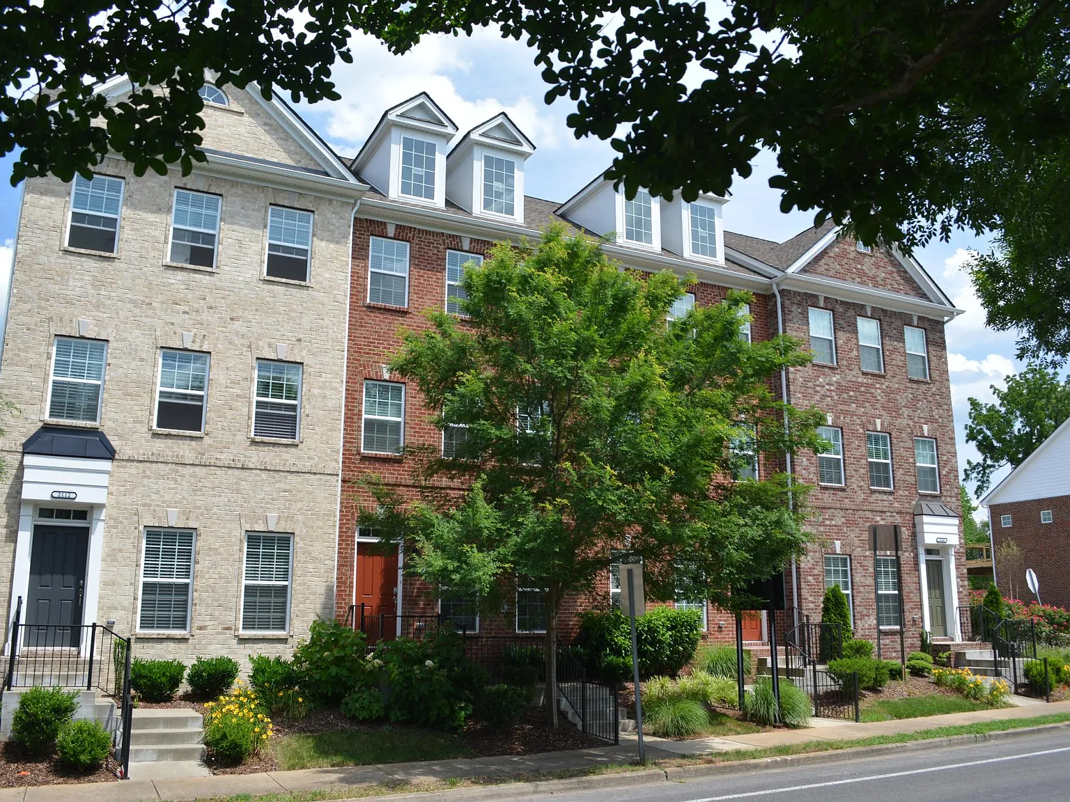 2 bed, 2.5 bath, 1711 sqft, $1,950 — Photo 1