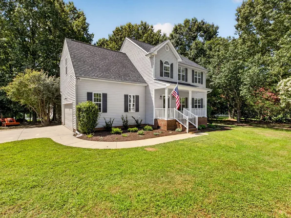 720 Raymond Dr, Clayton, NC 27520
