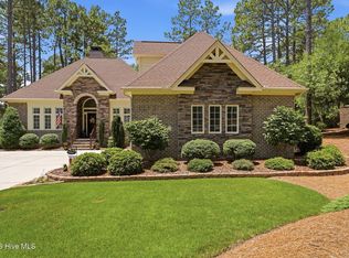 14 Plantation Dr, Southern Pines, NC 28387