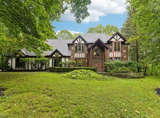 10555 Sawmill Dr, Chardon, OH 44024