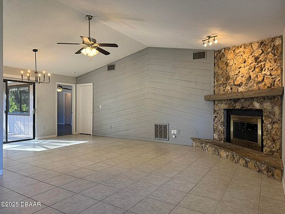 3rd image of 40 Bluebird Ln